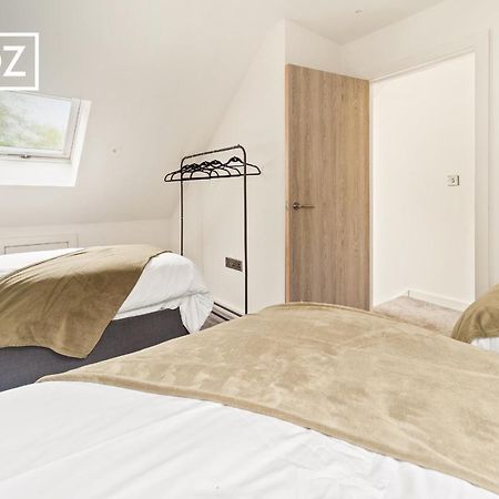 Spacious 4 Bedroom 3 Bath House For Families & Contractors With Free Parking, Fast Wi-Fi & Netflix By Firoz Property Management 리즈 외부 사진